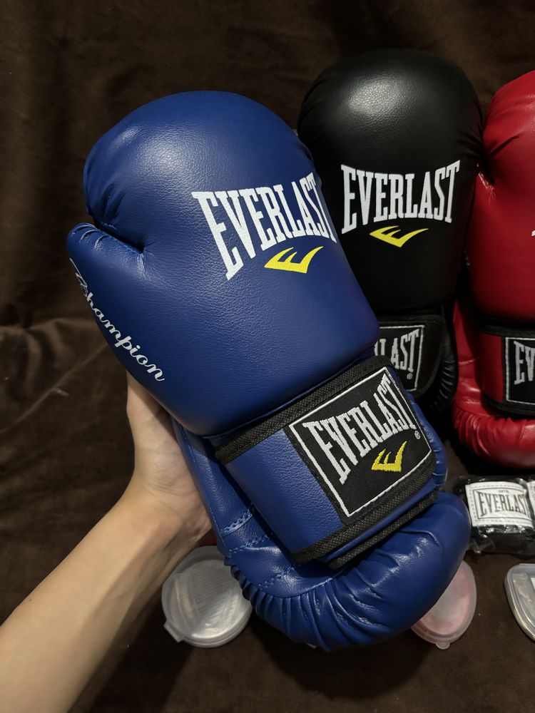 боксерские перчатки шлем лапа бинт капа Everlast