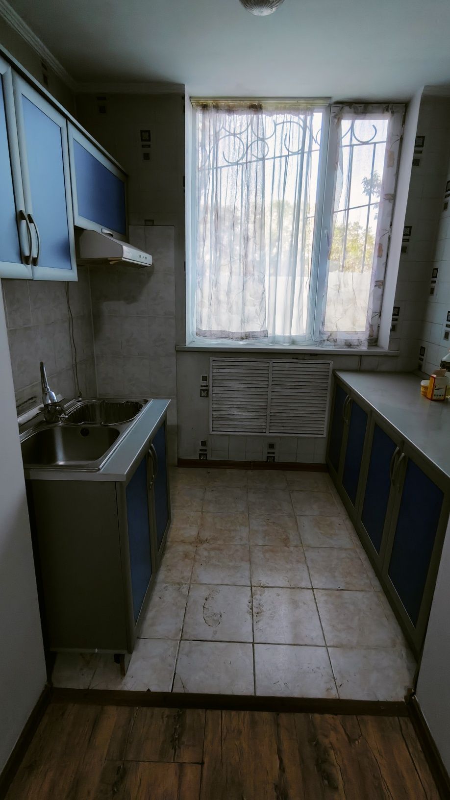 Продам кухню срочно
