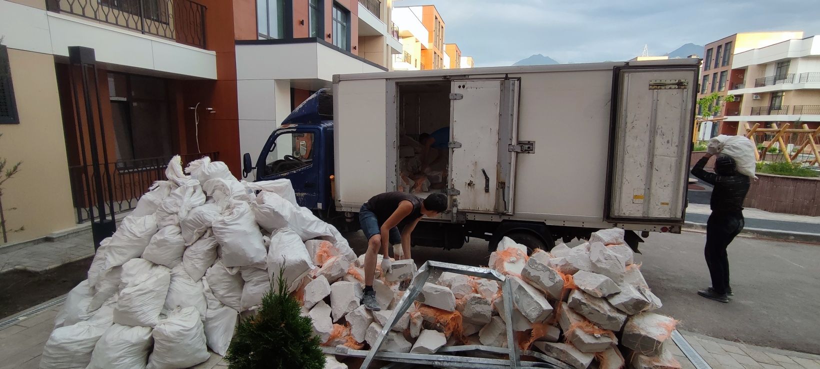 Вывоз строительных Мусора. ТБО Безнал. Бортовой Газель.Доставка