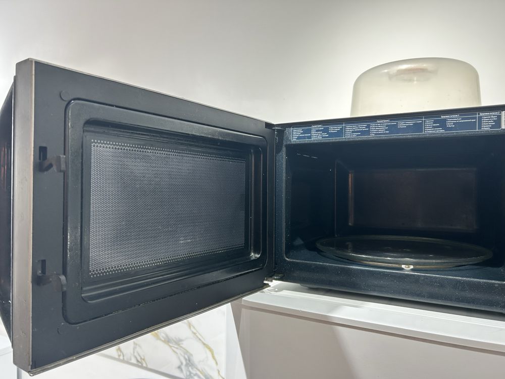 Микроволновая печь Samsung MS23F302TAS серебристый