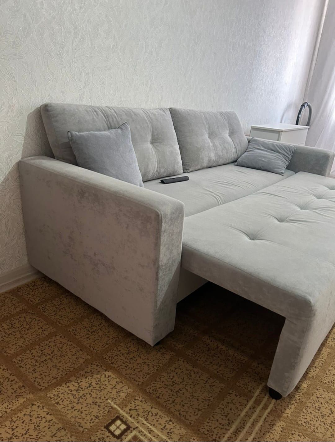 Диван для гостиной продам