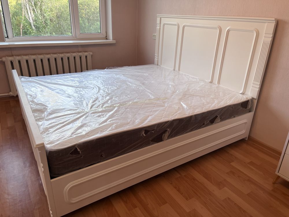 Продается спальный гарнитур