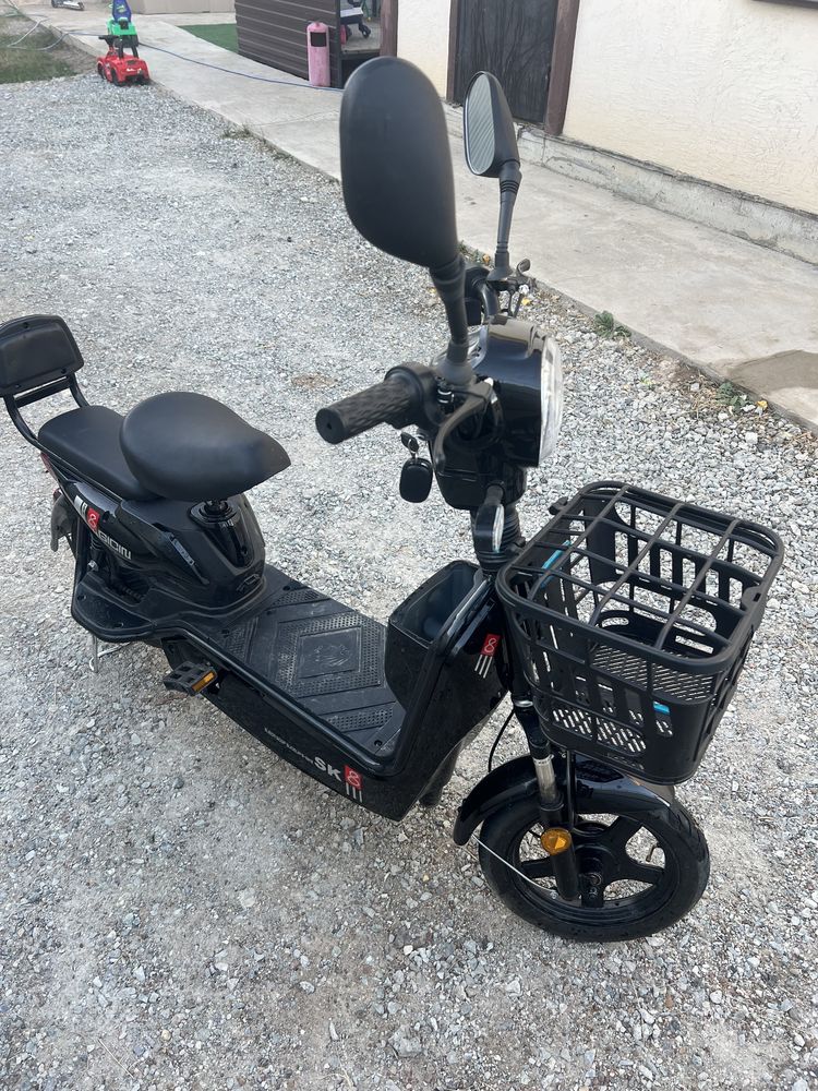 Продам электрический Электроскутер sk 8, покупали в августе как новый
