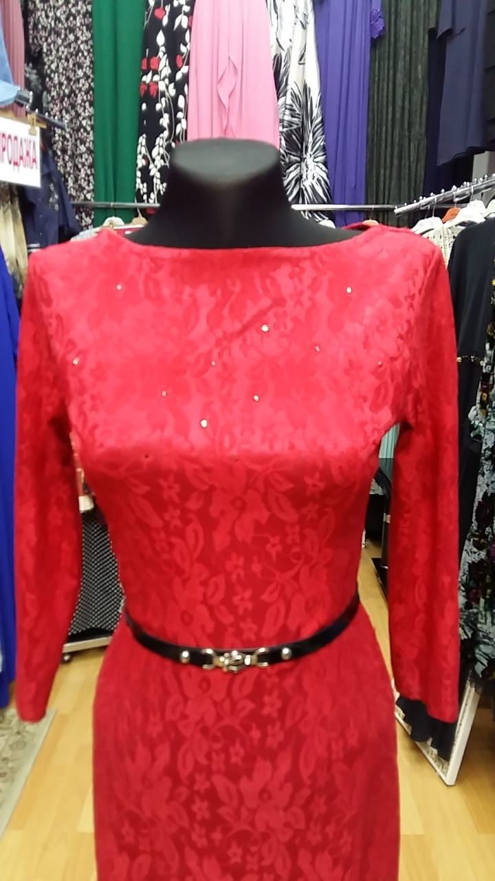 Продам шикарное красное платье