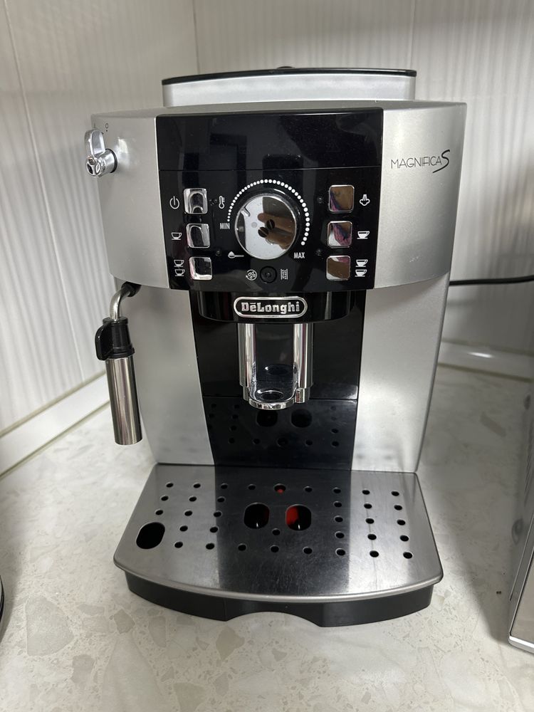 Кофемашина Delonghi