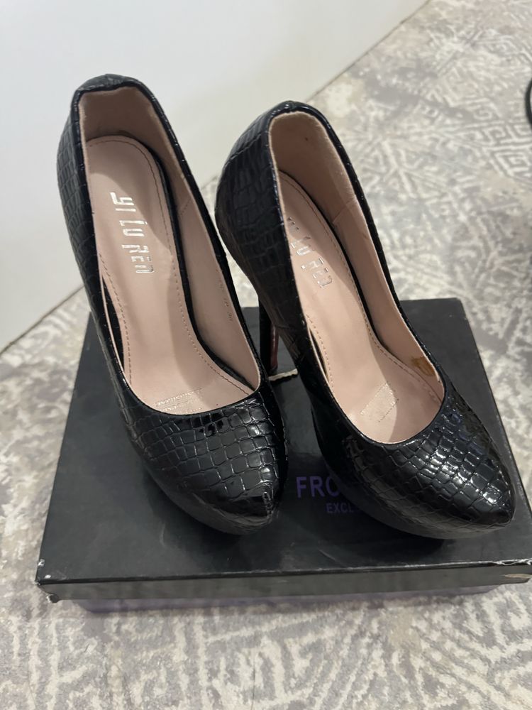 Продается женская обувь Alasia Paris раз -37