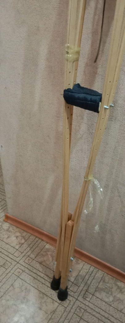 Костыли деревянные новые