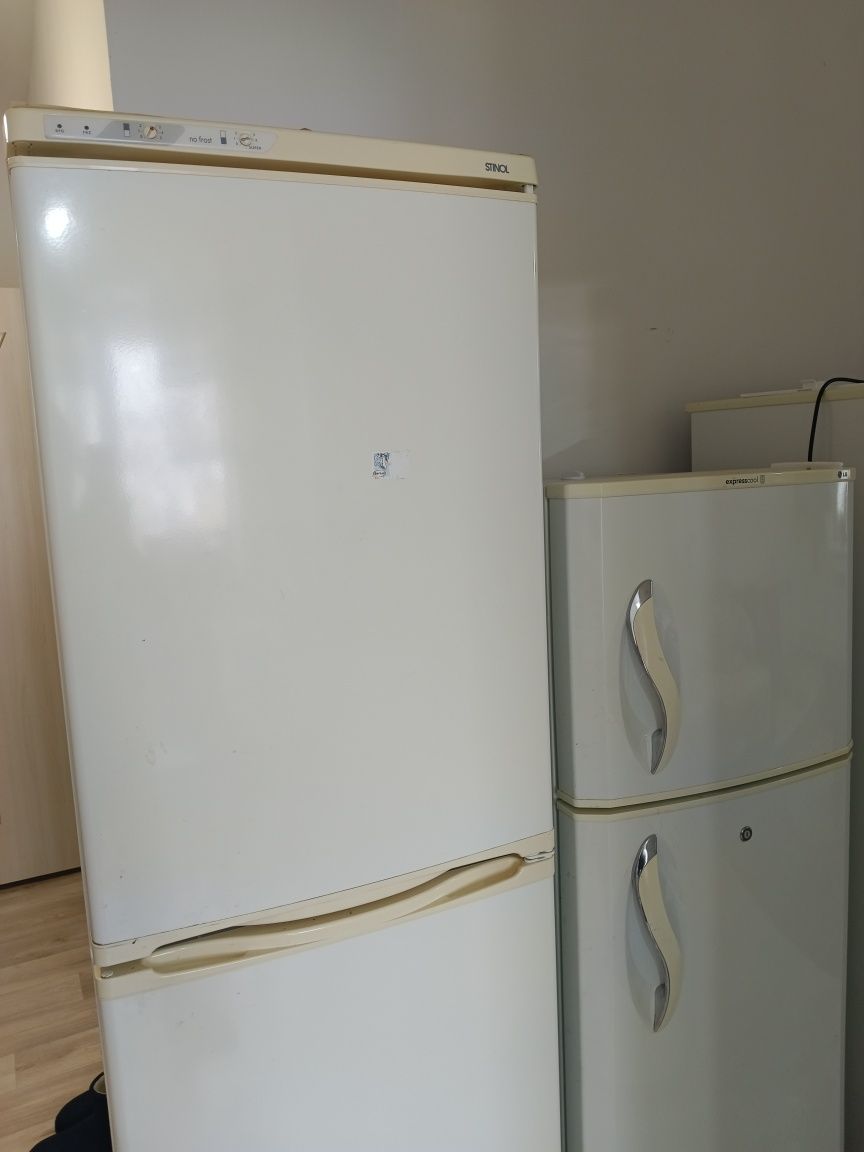 Продам холодильник 3 штуки. В рабочем состоянии. Без повреждений.