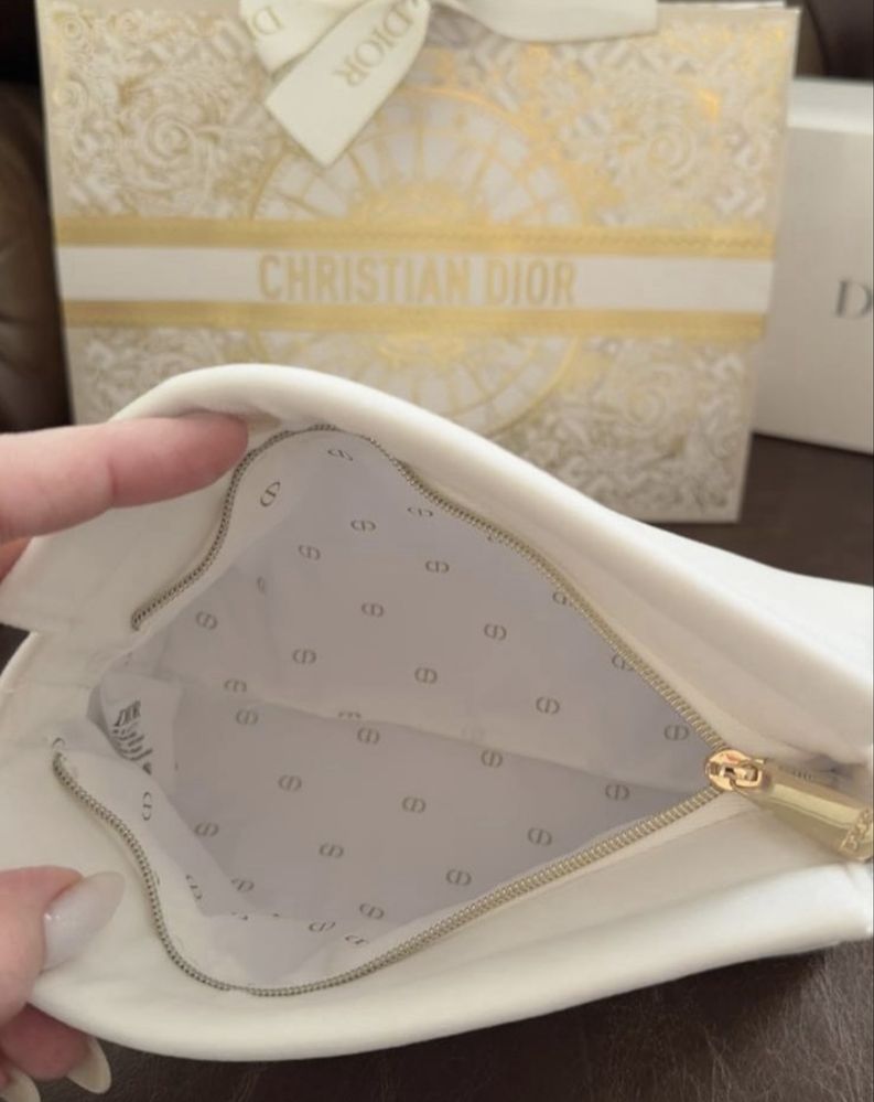 новая красивая косметичка Dior