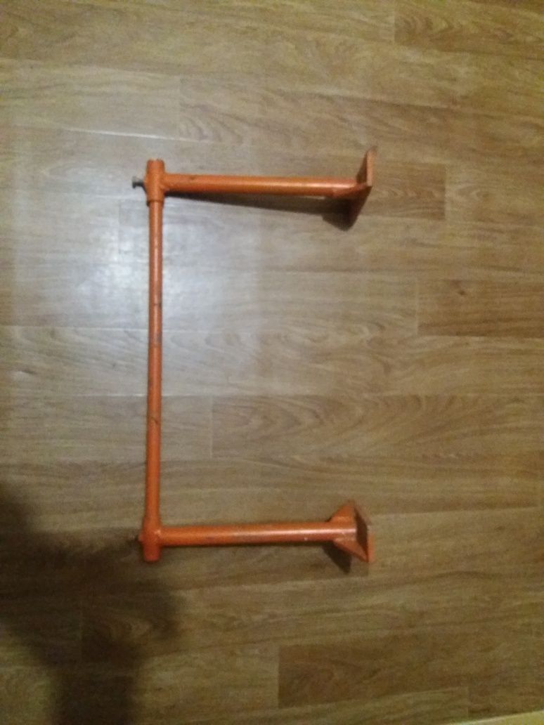 Продам турник домашний  из металла. Крепкиц