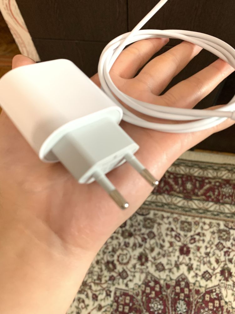 Зарядка на Айфон оригинальная