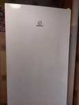 Срочно продам бу Холодильник INDESIT