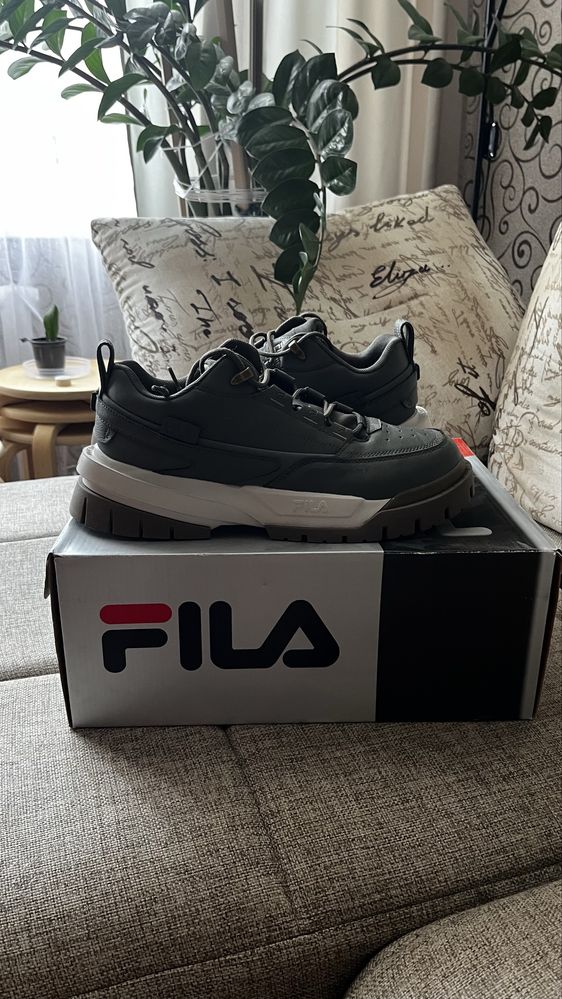 Продам кросовки Fila
