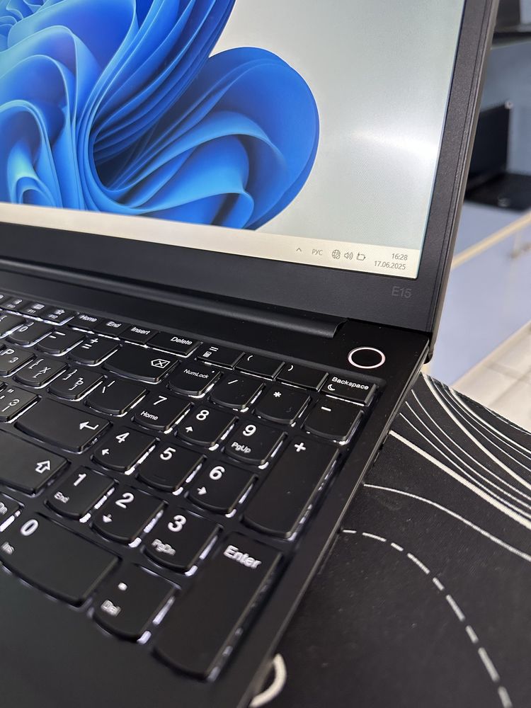 Гарантия Lenovo ThinkPad E15 Core i5-10210U/ОЗУ-16ГБ/ССД-512 емкост 84