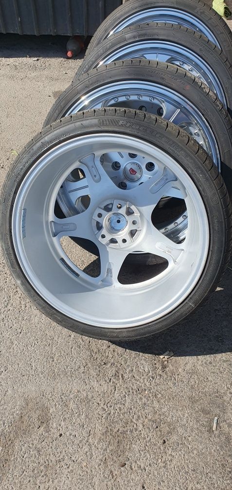 Продам диски с шинами новый