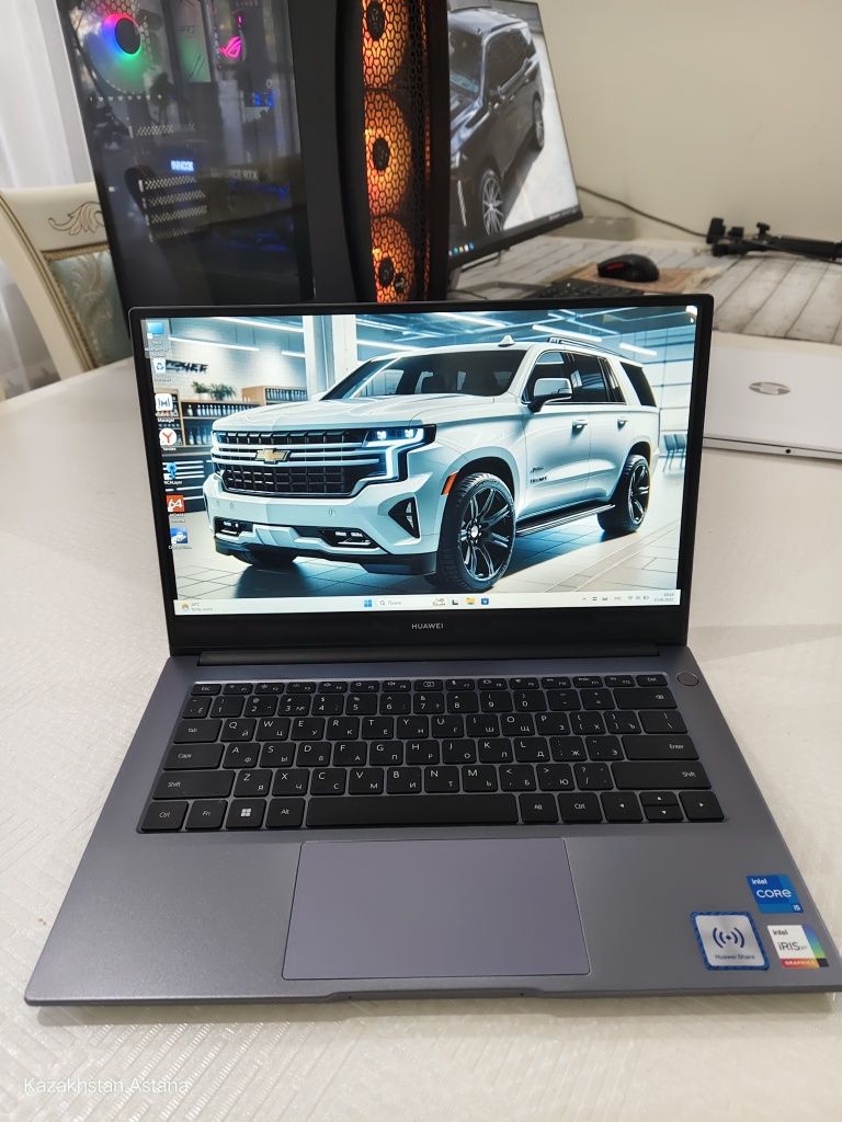 Huawei mate book 14 core i5 8 GB Ram 512 SSD