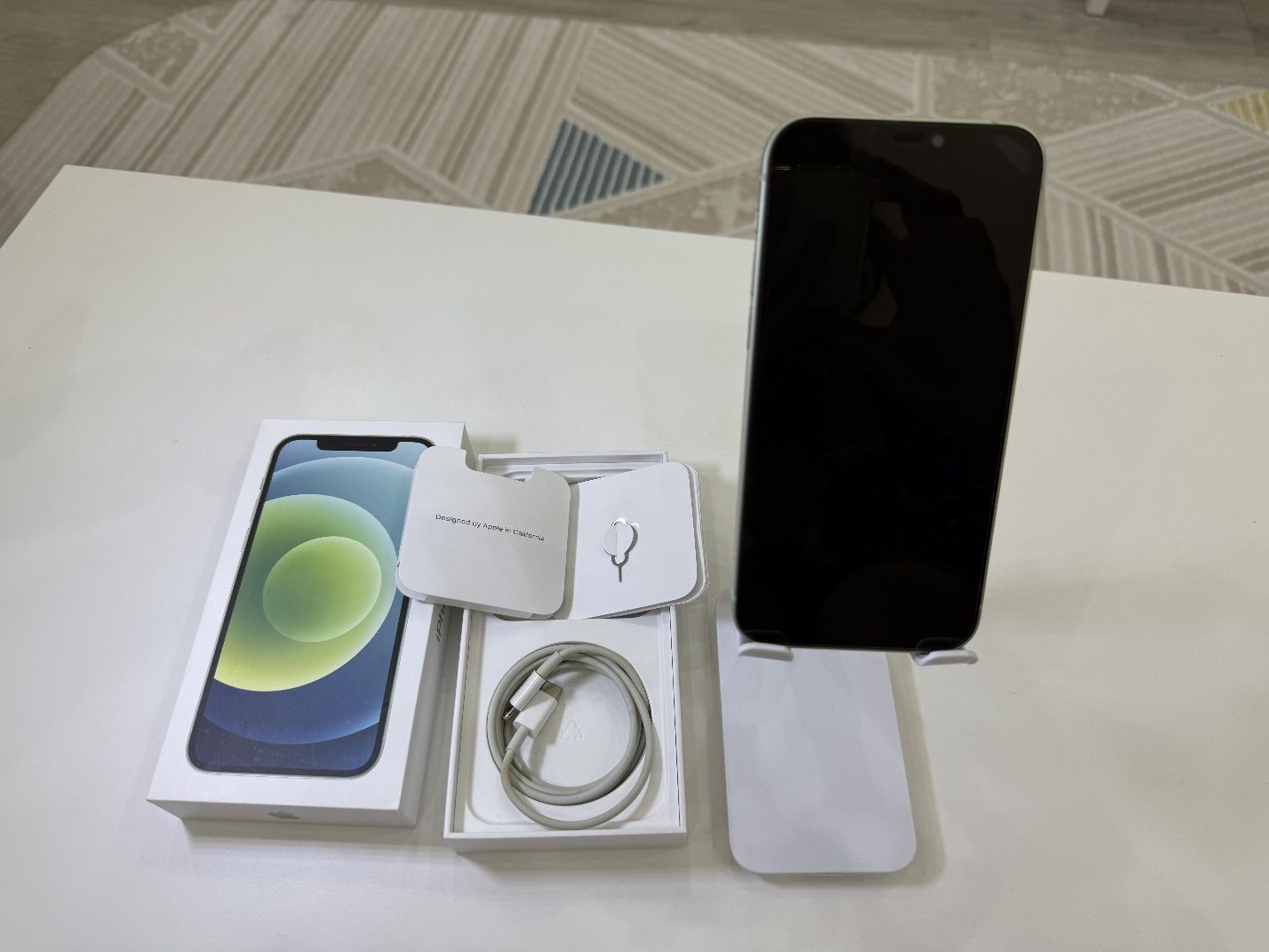 iPhone 12 256 гб + два чехла, цвет зелёный лимитированная серия