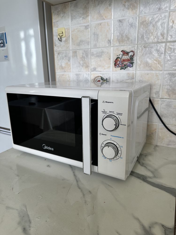 Микроволновая печь. Бренд Midea.