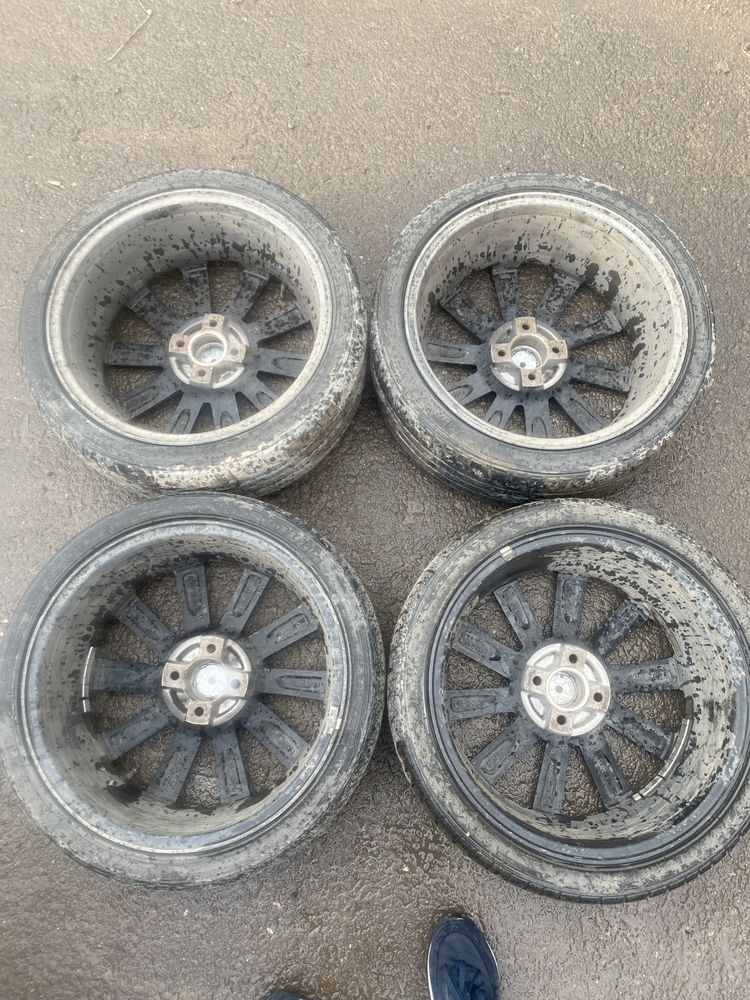 Диски R17 продам с резиной диски не варенные есть жизненные коцыки