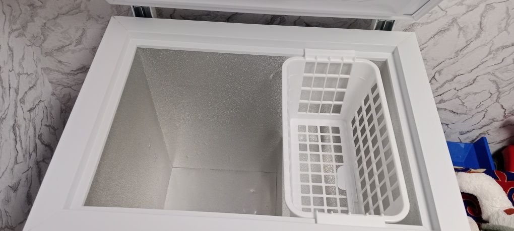 Продам морозильную камеру