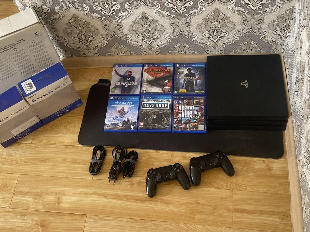 Продаю playstation 4 pro | 8 игр 1tb