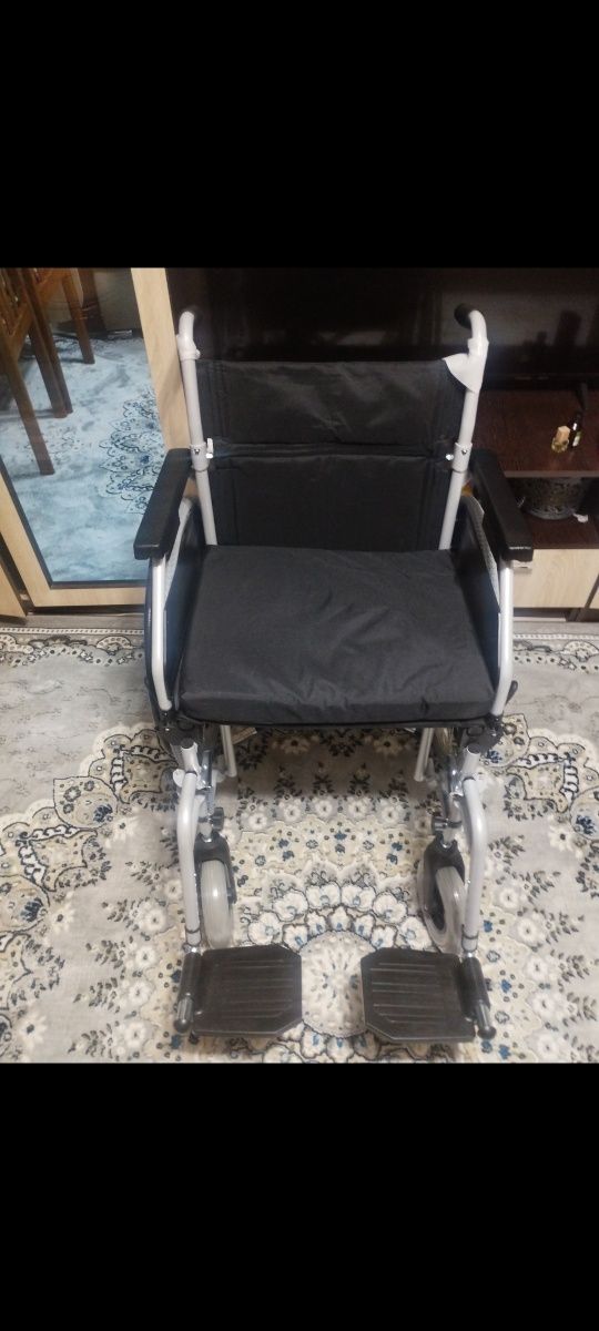 Продам памперсы взрослые  joly и инвалидное кресло новое