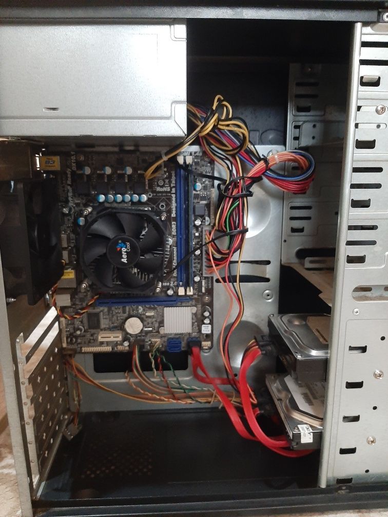 Intel i3 3240/DDR3 4GB/intel HD graphics/HDD 250GB