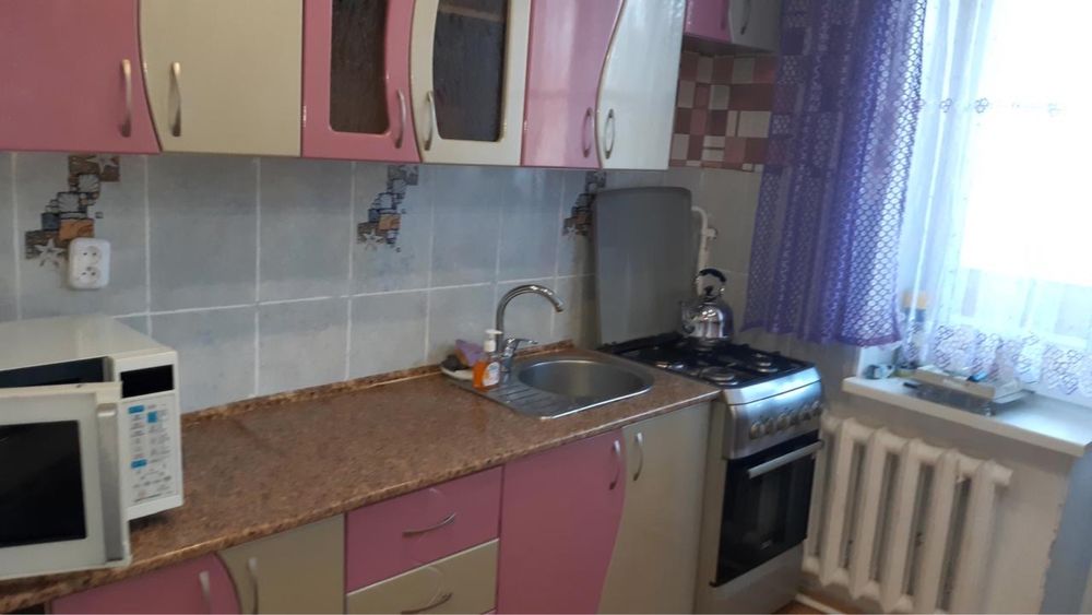 Продается 2-х комнатная квартира, в 8 мик-не.