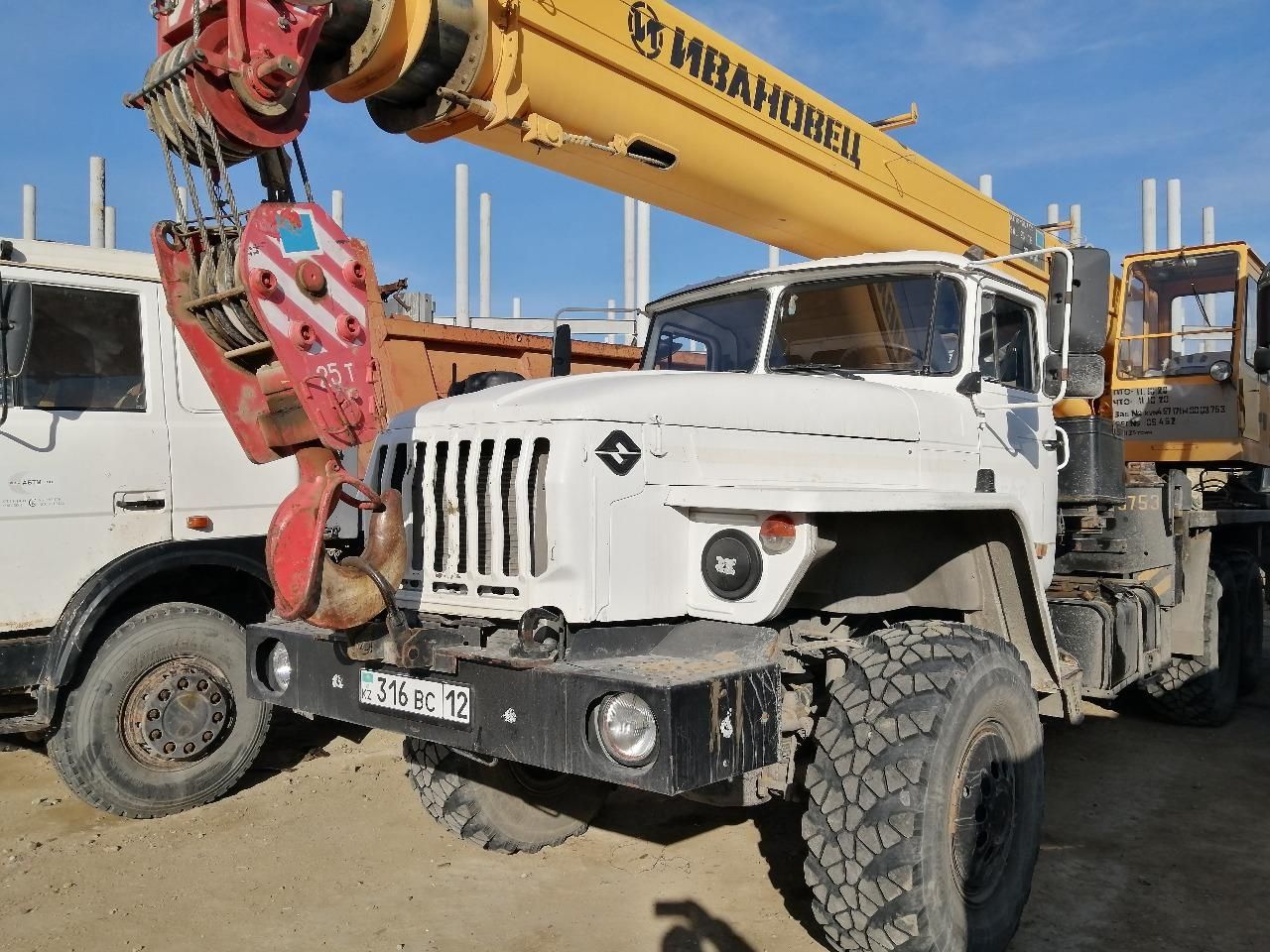 Автокран Российский
