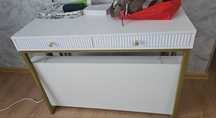 Продается стол новый. 3 метра . Своя цена 180тыс тг. Отдам за 100