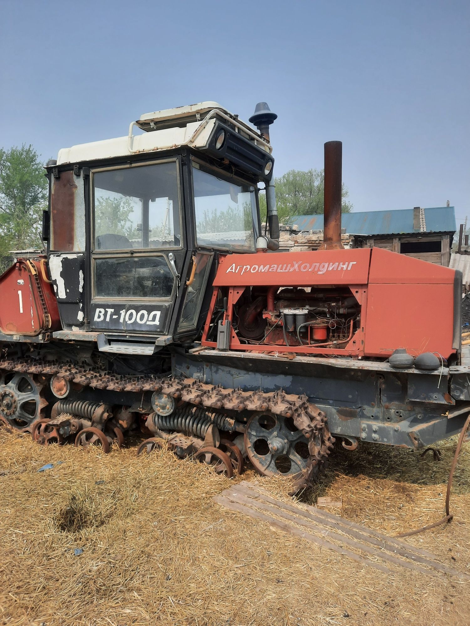 Продам трактор вт100