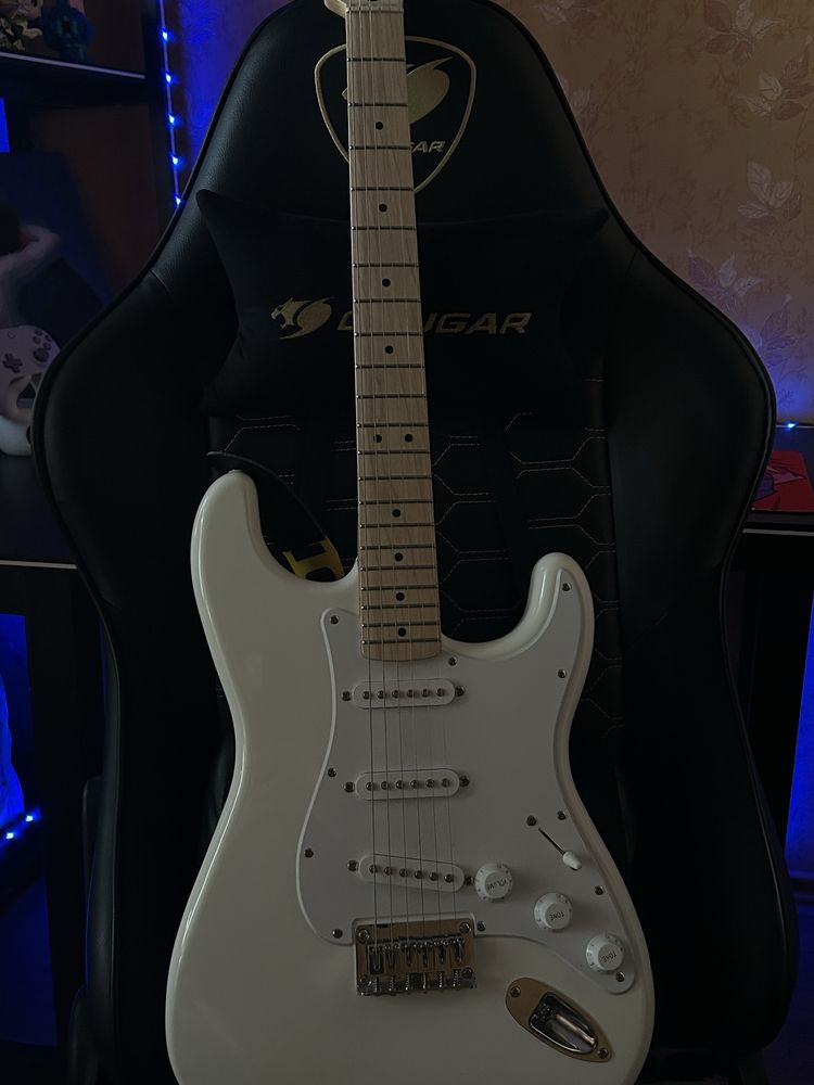 Продается Электрогитара Squier Sonic Stratocaster HT Arctic White