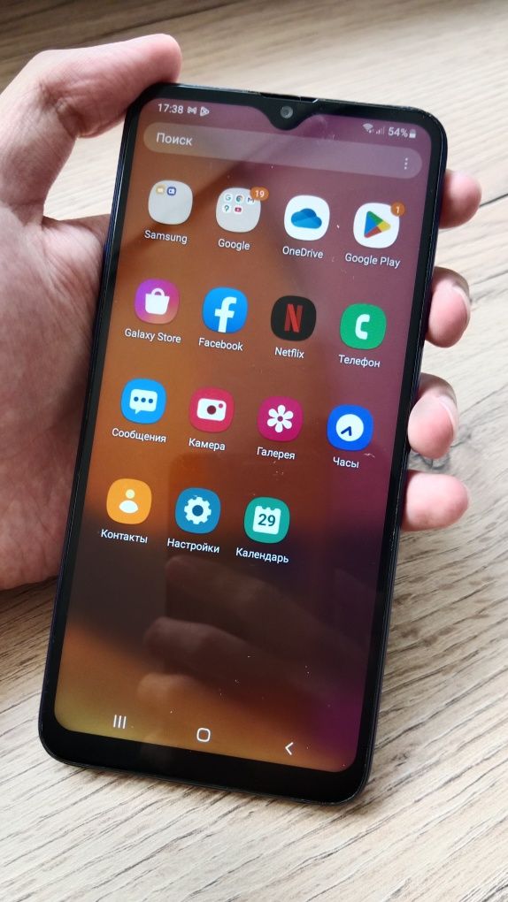 Продаю Samsung Galaxy A20s, 32ГБ смартфон, симкарта не работает