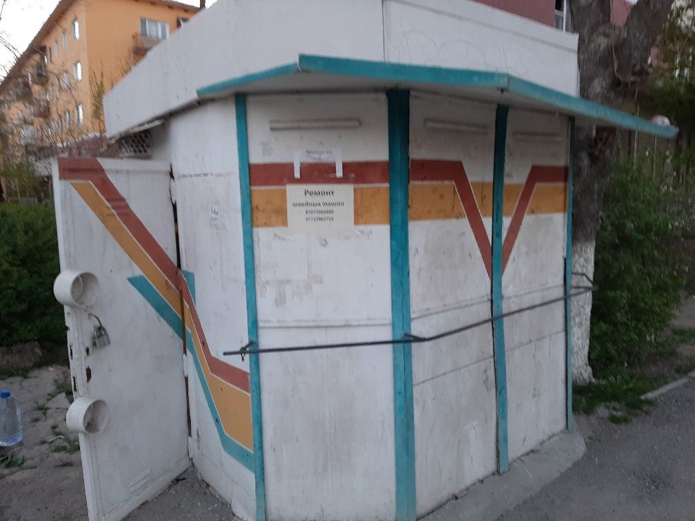 Продаётся бутка и аппарат для напиток.