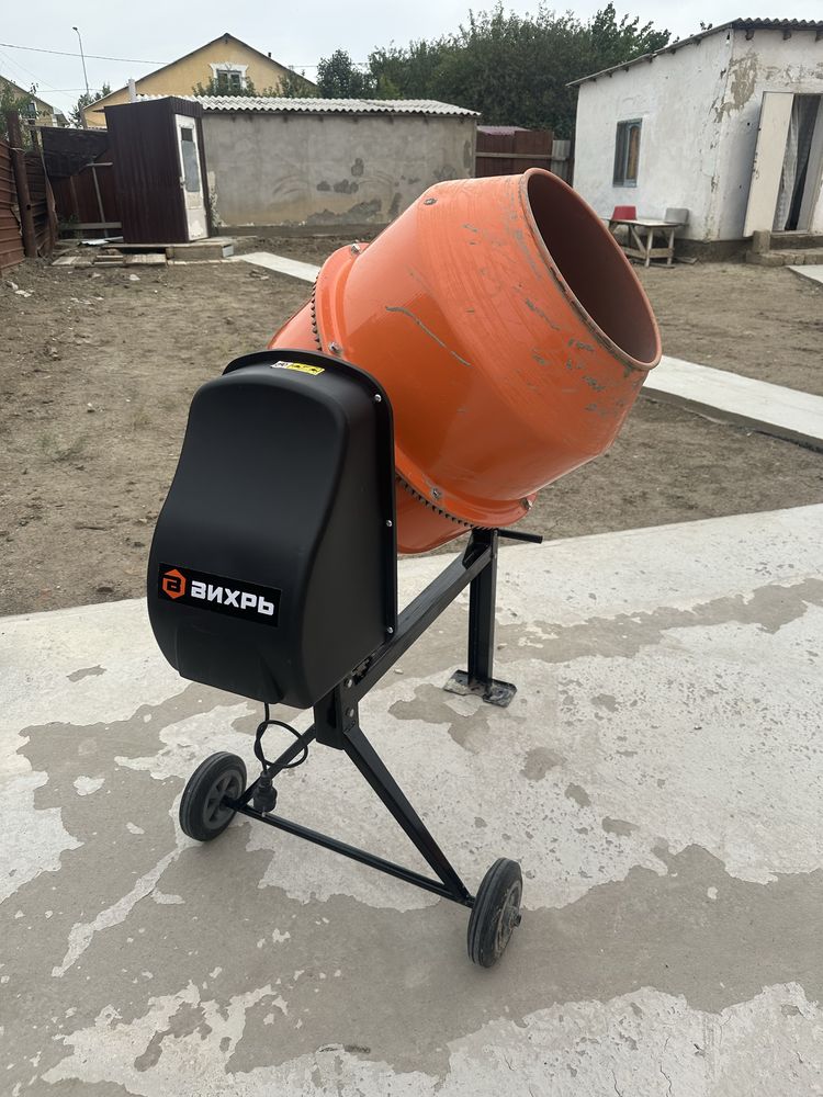 Продаю бетономешалку