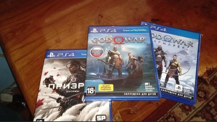 Продам PS4,2 джойстика+2 игры в подарок
