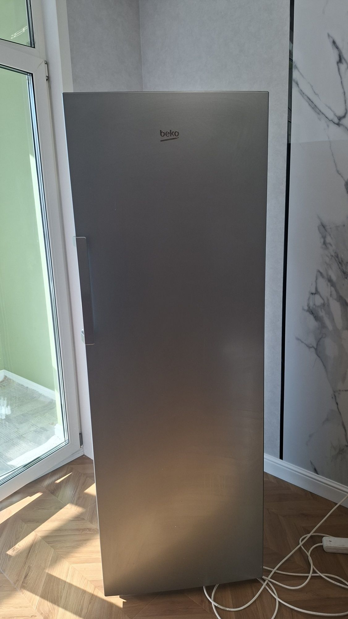 Продается морозильник BEKO