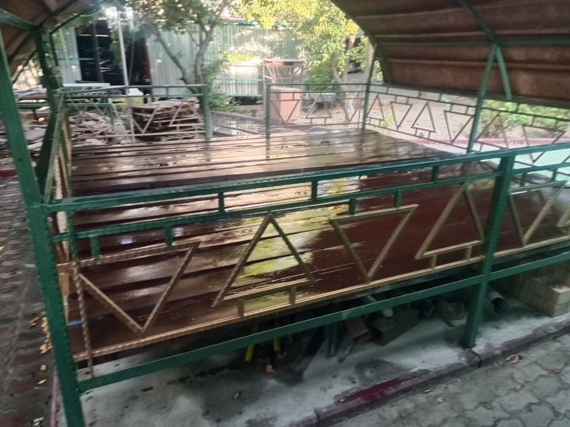 продам Тапчан крытый красивый с досками