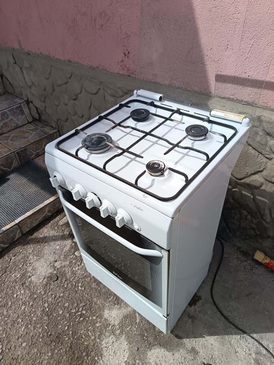 Продам газовую плиту