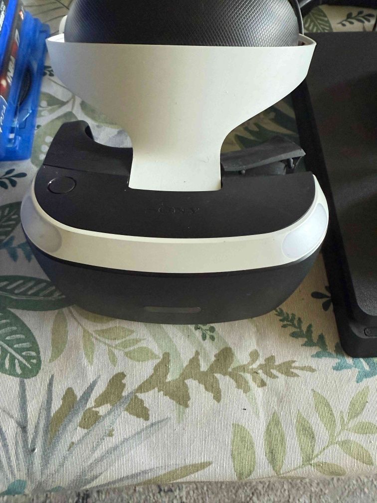 Продаю PlayStation 4