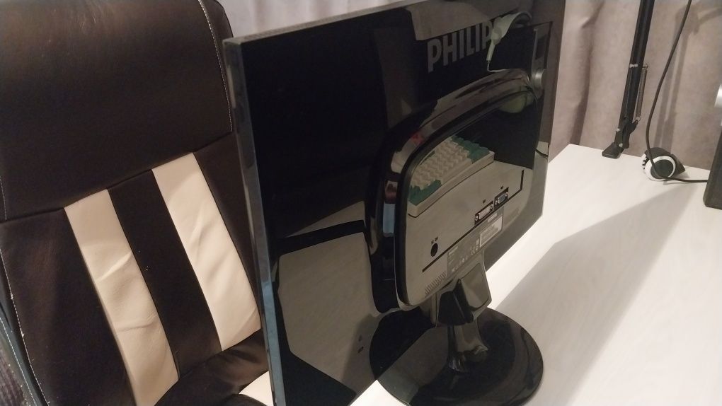 Продам монитор PHILIPS