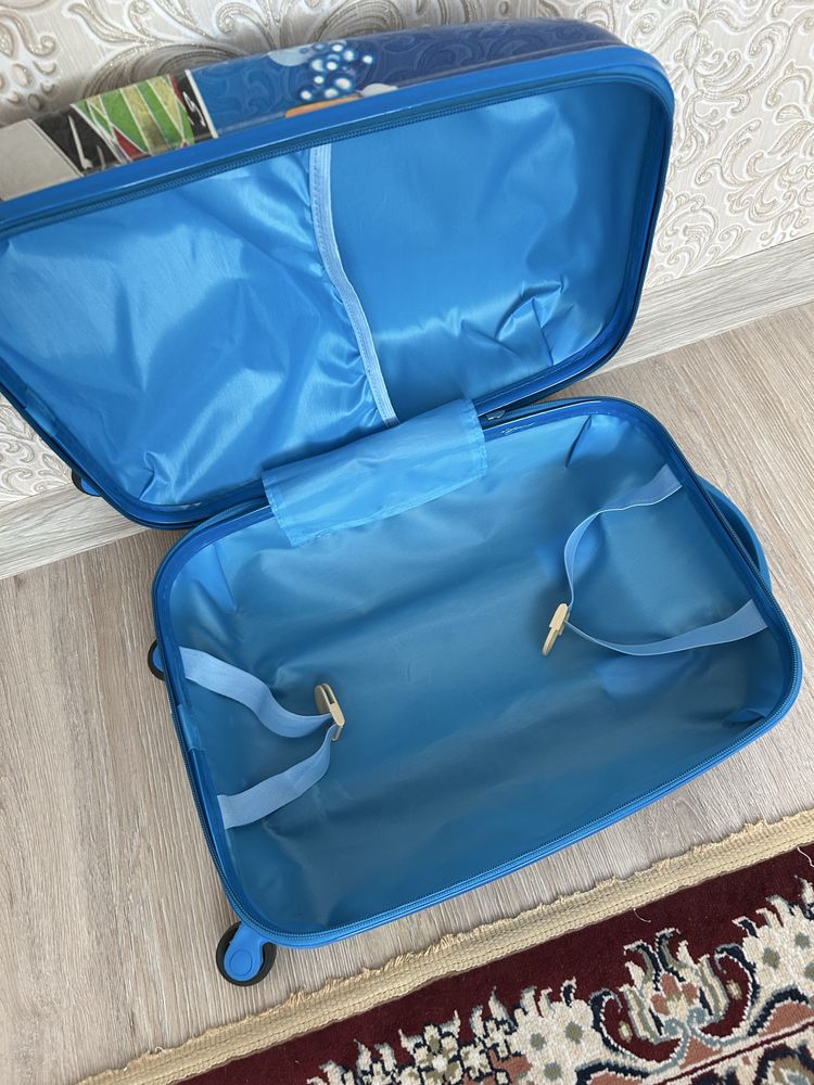 Продам детский чемодан