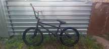 Велосипед BMX в хорошем состоянии