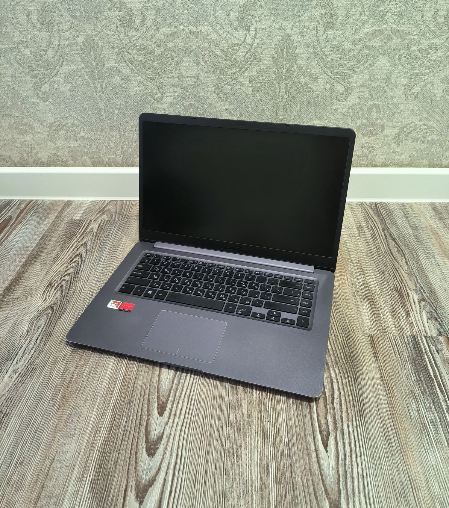 Игровой ноутбук Asus/Core i7/две видеокарты/ОЗУ 8гб/Терабайт