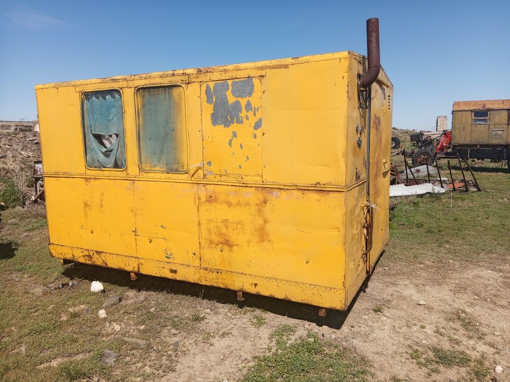Продам бочку 3.5 куба, два вагончика.