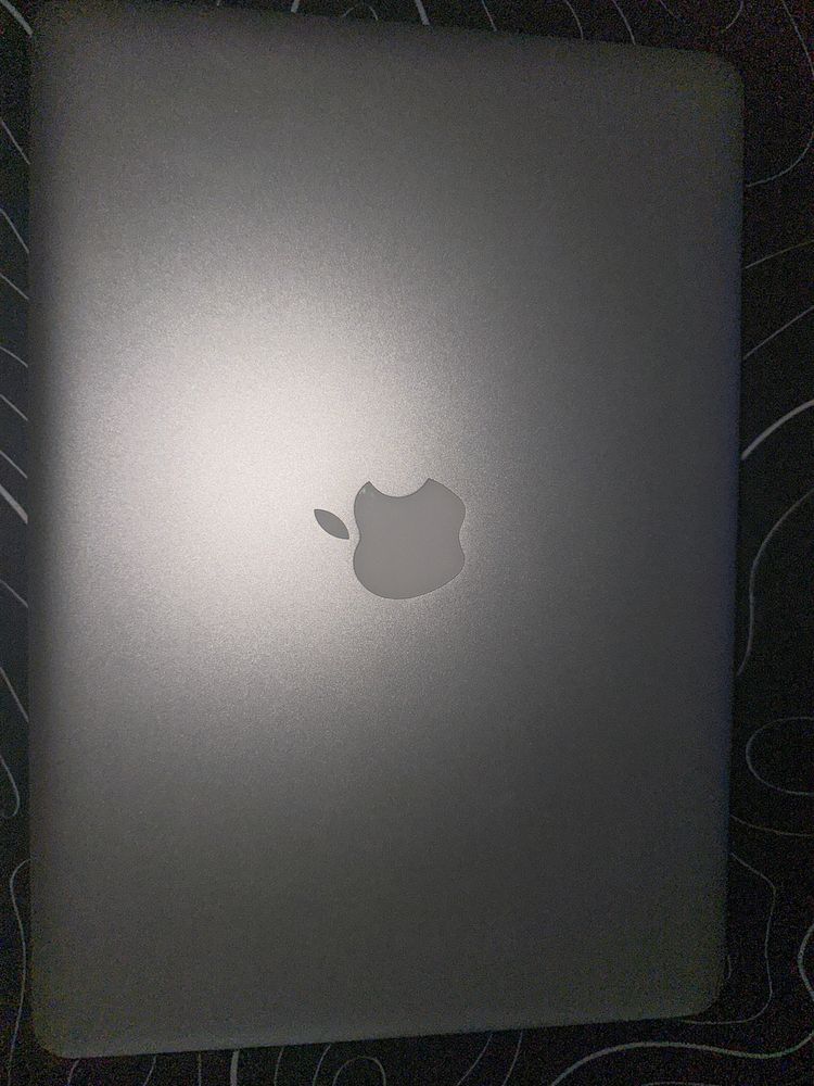 Продам Macbook air старый