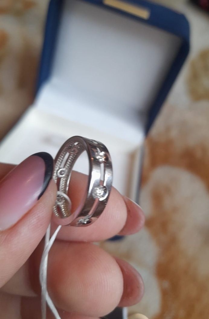 Продам кольцо с бриллиантами DOMIANI