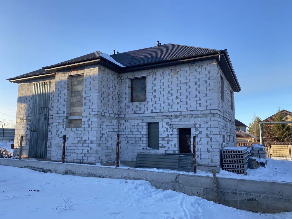 Продам дом не достроеный в шикарном районе.