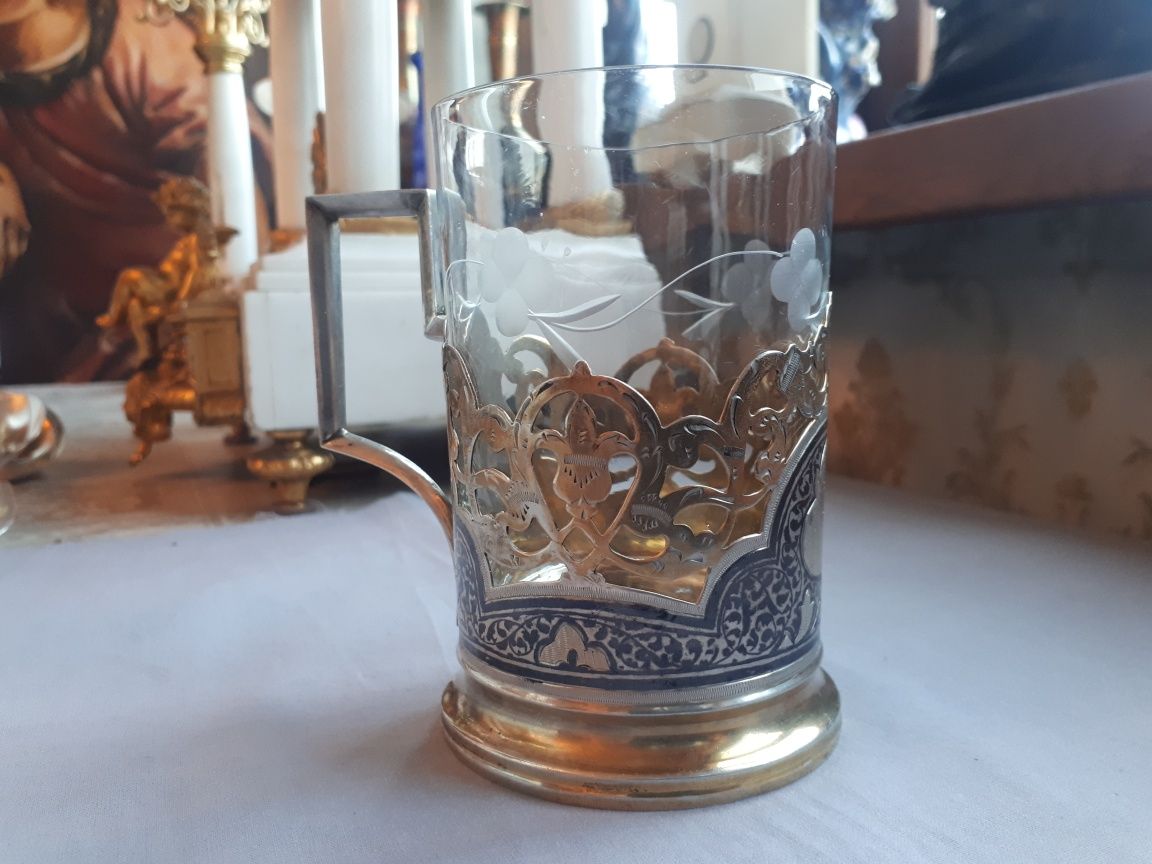 Серебряный подстаканник.