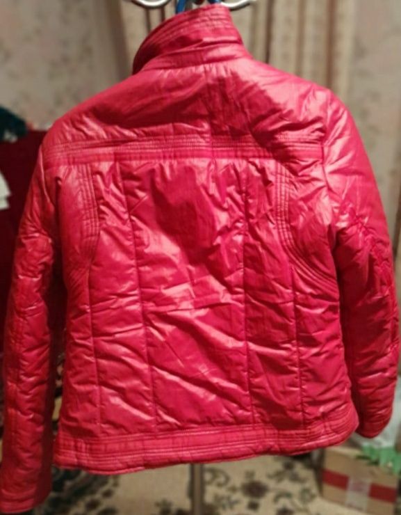 Продам куртку женскую